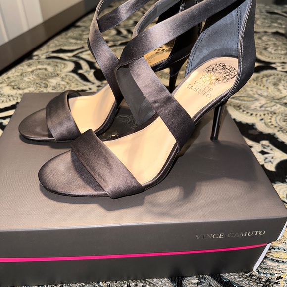 Vince Camuto heels - Picture 4 of 6
